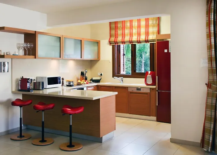 Leonidas Vila Protaras